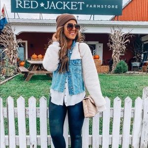 ABERCROMBIE & FITCH SHERPA JEAN JACKET🤍